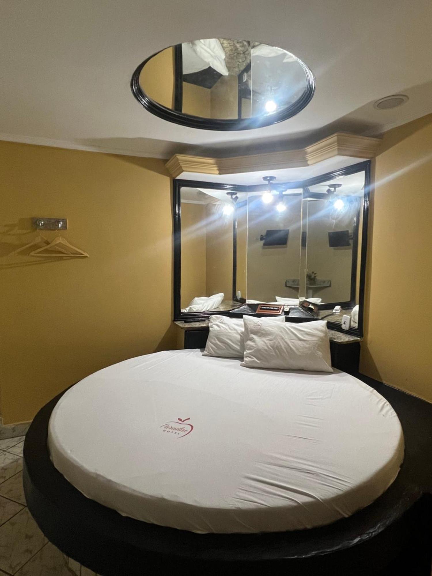 סלבאדור Hotel Paradise מראה חיצוני תמונה